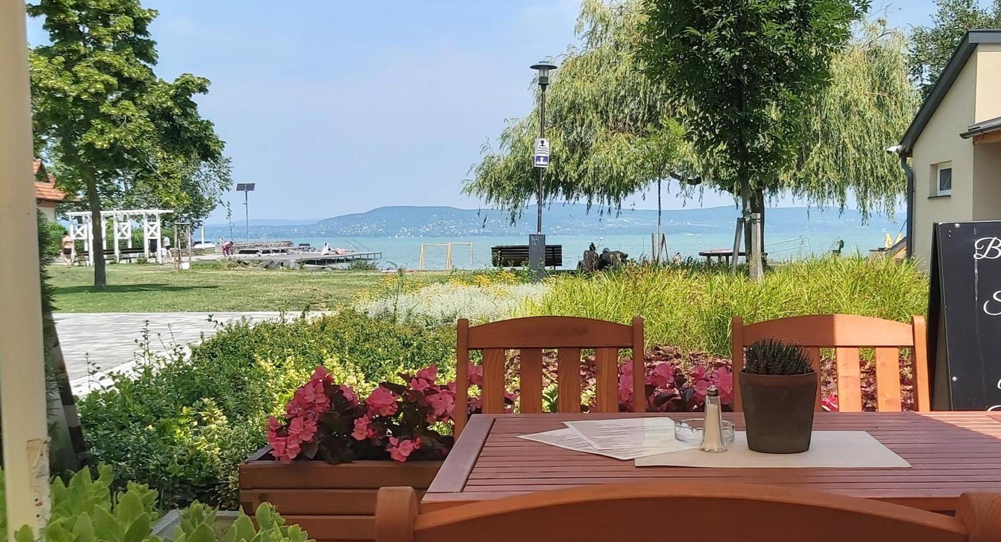 Apartmanhaz Horvath Balatonboglar Exterior photo