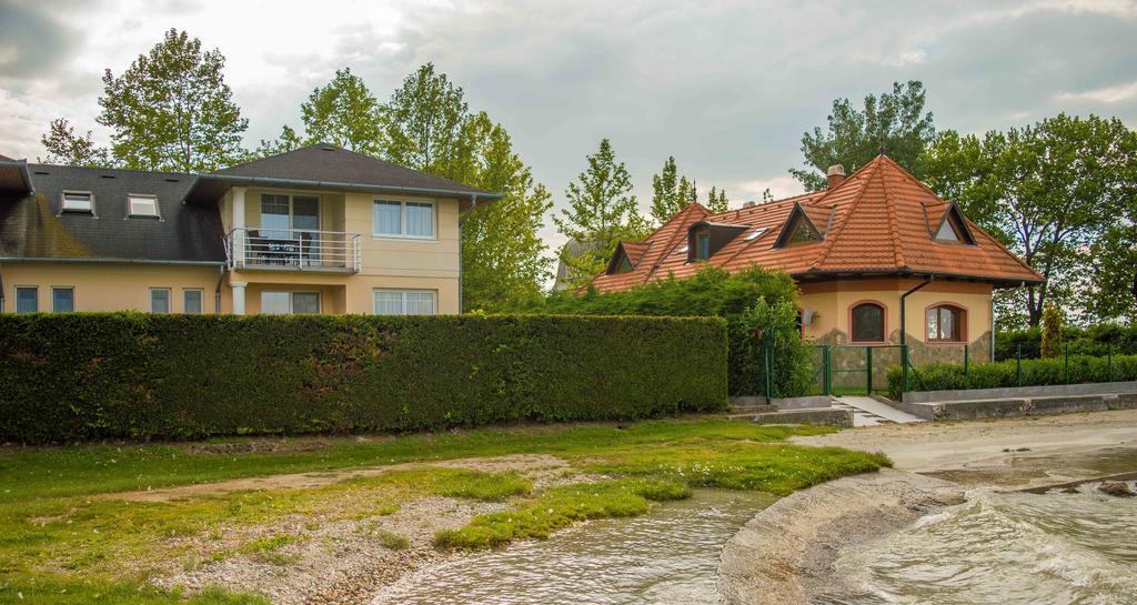 Apartmanhaz Horvath Balatonboglar Exterior photo